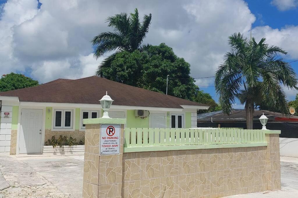 Ferienwohnung Budget & Basic In Local Neighborhood, 7Min Drive To Downtown Nassau Beach Paradise Exterior foto