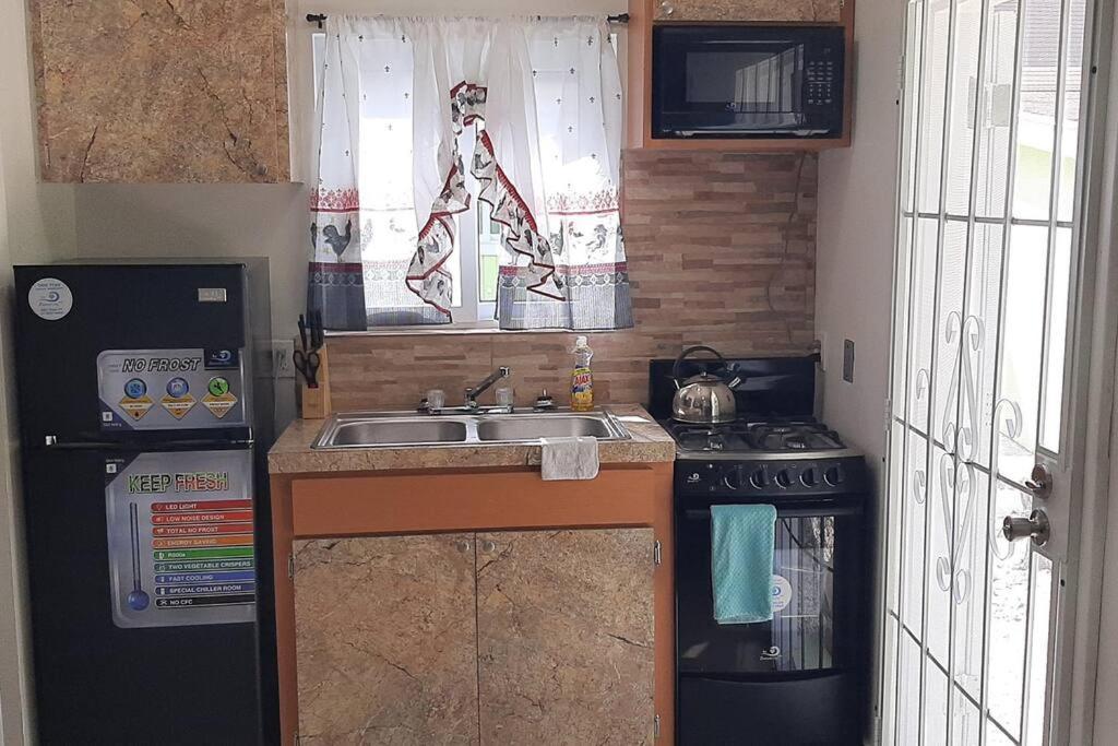 Ferienwohnung Budget & Basic In Local Neighborhood, 7Min Drive To Downtown Nassau Beach Paradise Exterior foto