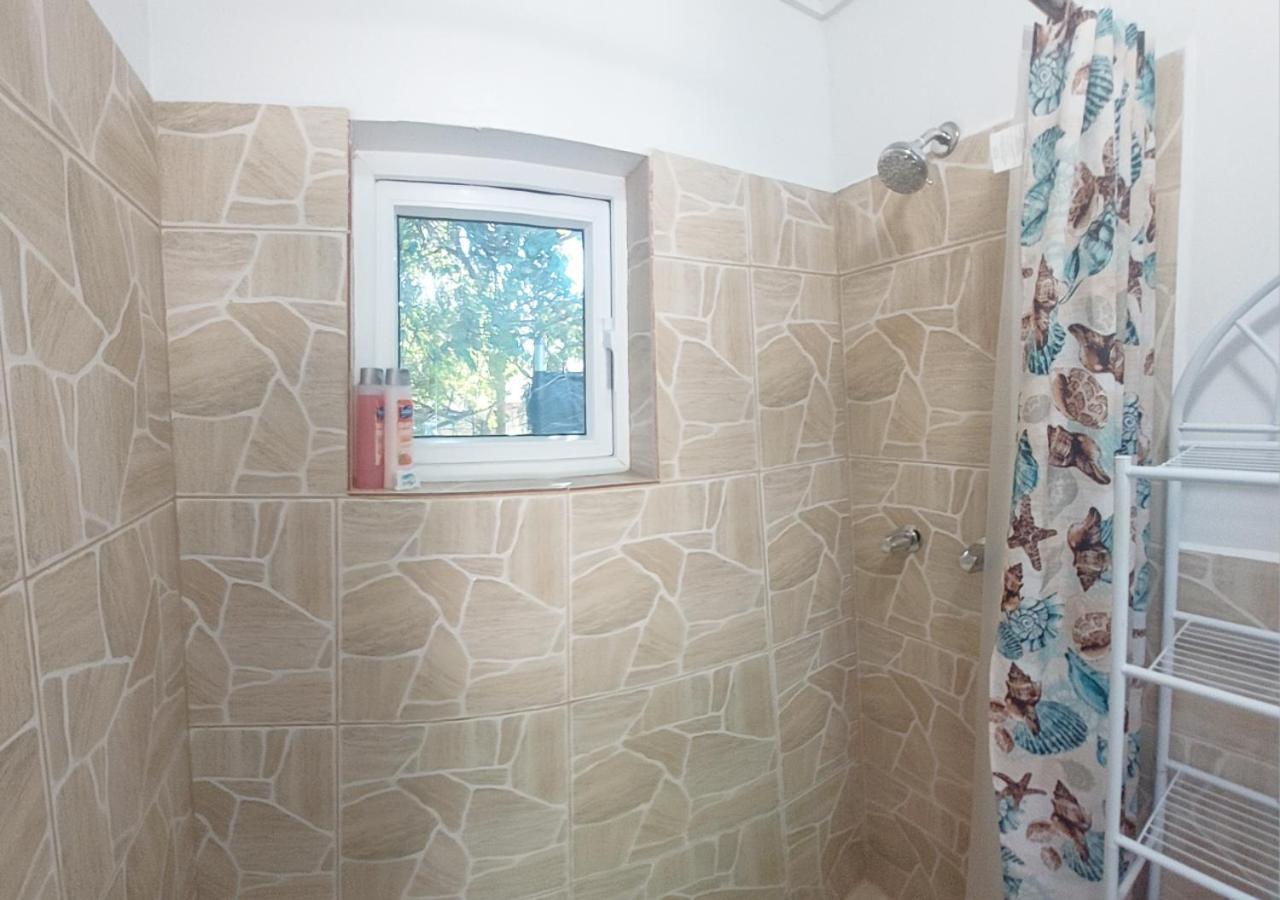 Ferienwohnung Budget & Basic In Local Neighborhood, 7Min Drive To Downtown Nassau Beach Paradise Exterior foto